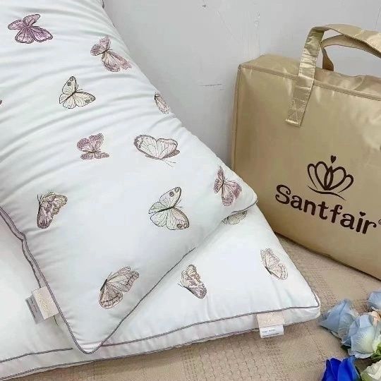 Подушки SANTFAIR с вышитыми бабочками — тенсель с микрогелем, 50×70